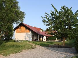 Hiška pod Klumpo, cabaña o casa de campo en Ormoz