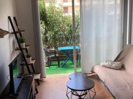 Appartement rénové RDC terrasse 200m plage, hotel v destinaci Port-la-Nouvelle