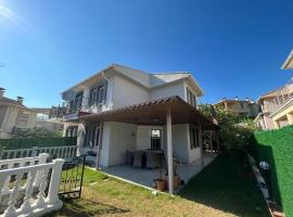 Alaçatıda bahçeli müstakil ev, cottage sa Alaçatı