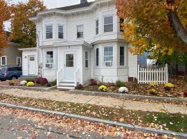 Sunny One Bedroom in Historic Downtown Dover, hotel with parking in Dover