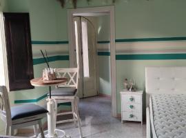 Room Rome, bed & breakfast a Roccella Ionica