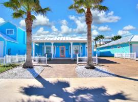 Coconut Hut-Garage Game Room!Shared Pool- Golf cart Boardwalk to Beach!, hotel di Port Aransas