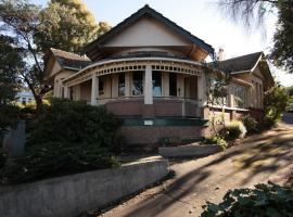 Manor house backpackers, hotel em Dunedin