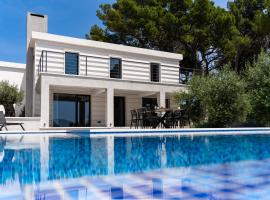 Seaside luxury villa with a swimming pool Sumartin, Brac - 5639, hotel in Sumartin