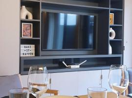 Hermoso monoambiente de diseño único, con patio, en el centro de SMA. 4v5, beach rental in San Martín de los Andes