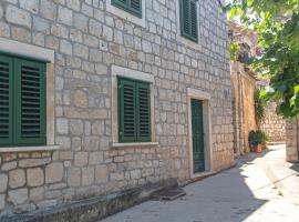 Apartments and rooms with WiFi Lastovo - 13678, guest house in Lastovo