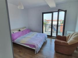 Perfect Retreat 1BR apartment with parking and self check in, hotel en Popeşti-Leordeni