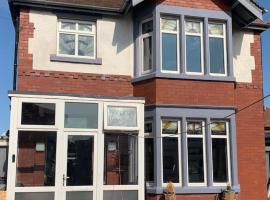 Family Holiday Home, hotel di Blackpool