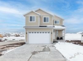 Bear Lake Escape - Full home all amenities included - Stay with us and make memories!, ξενοδοχείο σε Garden City