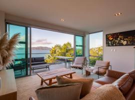 Cable Bay Luxury 1 Bedroom Surf Villa, hotel with parking in Cable Bay