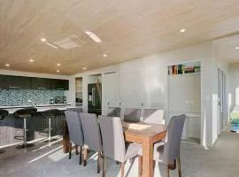 The White Haus - Waihi Beach Upstairs Holiday Unit