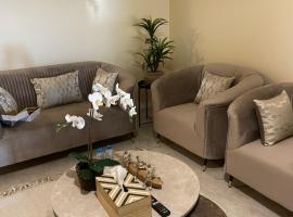 شقة فندقية غرفتين نوم وغرفة معيشة ومدخل خاص وباركنج سيارة, hotel econômico em Riyadh Al Khabra