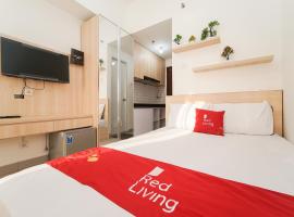 RedLiving Apartemen Sayana - Premium Property, hotel s parkiralištem u gradu 'Tambun-lobangbuaja'
