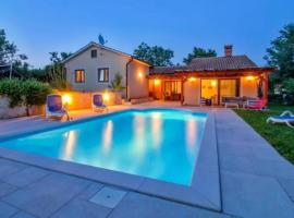 Villa Simac With Pool and Whirlpool - Happy Rentals, hotell i Pazin
