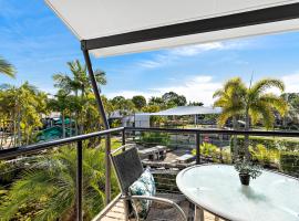 Sun Drenched Unit in Noosaville, hotel with jacuzzis in Noosaville