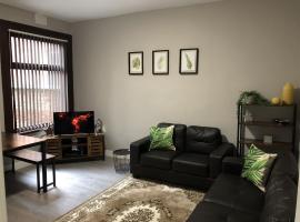 Executive or Large Family 5-bed House - Hosted by Hutch Lifestyle, cheap hotel in Parkside