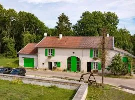 Jolie vache déguisée en fleurs, chambre d'hôte à Soulosse