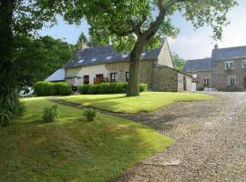 House with stunning views across the meadows, casa vacanze a Bonnemain