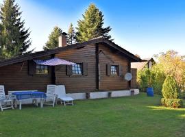 Detached wooden house near Bad Wildungen, hotel con parcheggio a Haina