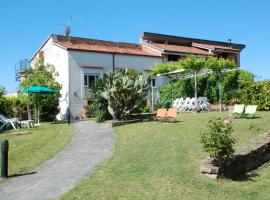 Villa in Velia only 2 steps away from the sea โรงแรมราคาถูกในCastellammare di Velia