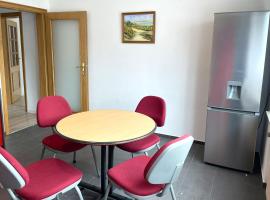 Apartment with balcony, cheap hotel in Lennestadt