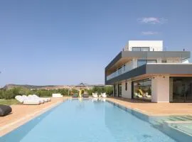 Aesthea 5-star Villa, 2Pools, Gym, Cinema, Sauna, By ThinkVilla