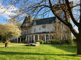 BEAU STUDIO DANS VILLA DE CHARME, levný hotel v destinaci Saint-Laurent-de-Brévedent