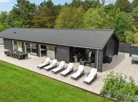 7 Bedroom Lovely Home In Ebeltoft