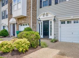 Spacious Mechanicsville Townhome with Balcony!, hotel in Mechanicsville