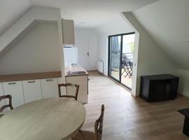 Appartement lumineux avec terrasse !, hotell sihtkohas Plonéour-Lanvern