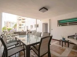 Stylish & Fully furnished 3 Bedrooms Flat -4 min Walk to beautiful beach