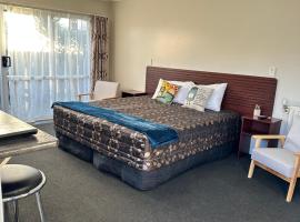 Red Rock Thermal Motel - Mineral Pool, hotel with parking in Rotorua