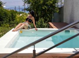 Wooden Summer House: Mantoúkion şehrinde bir otel