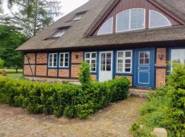 Chalet Forsthof Everstorf - kleine Wohnung, huoneisto kohteessa Grevesmühlen