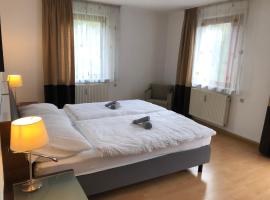 Ferienwohnung mit 1 Schlafzimmer, apartma v mestu Altensteig