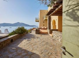 Ochre Dream, Beach front & Sunset villa Naousa, hotel a Naousa