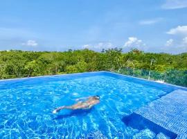Suit Next to the common Top roof Exclusive building kingsize bed 2 super pools, gym, grill, hotel a Tulum
