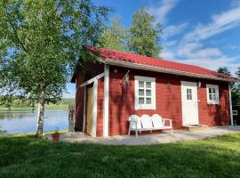 Mysig stuga med sjötomt, nära Järvsöbacken, hotel in Järvsö