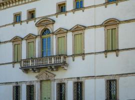 Residenza Villa Vecelli Cavriani: Mozzecane'de bir otel