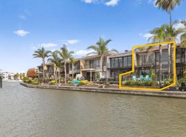 Absolute Waterfront Marina Views, feriebolig i Patterson Lakes