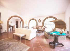 Relais Casale Il Poggetto VILLA PAOLA, bed & breakfast σε Cecina