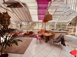 Rote Happy House: Nembrala'da bir otel