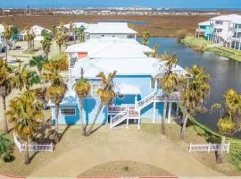 Villa Laguna! STEPS to the pool & lagoon views, with boardwalk to beach