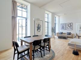 Cozy and Bright Apartments with Balcony & Private Car Park, nhà nghỉ dưỡng ở København