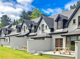 Old Court Holiday Homes 3 Bed - Sleeps 6, hotel cerca de Portumna Golf Club, Terryglass