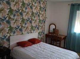 Chambre 2 personnes, hotel in Saint-André-de-Sangonis