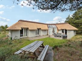 Lovely Home In Fjerritslev With Outdoor Swimming Pool, budgethotell i Fjerritslev