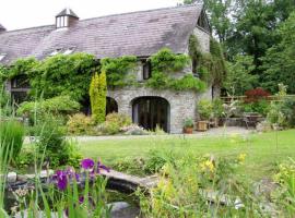 Coach House Cottage, hotell i Ffair-fâch