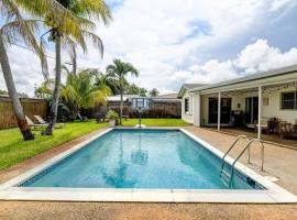 Boynton 3 2 Pool House, hytte i Boynton Beach