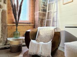 Appart COSY 2 ch Caluire et Cuire Lyon, hotel i Caluire-et-Cuire